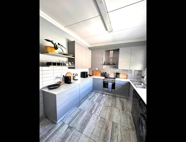 3 BEDROOM PROPERTY TO RENT IN MUIZENBERG